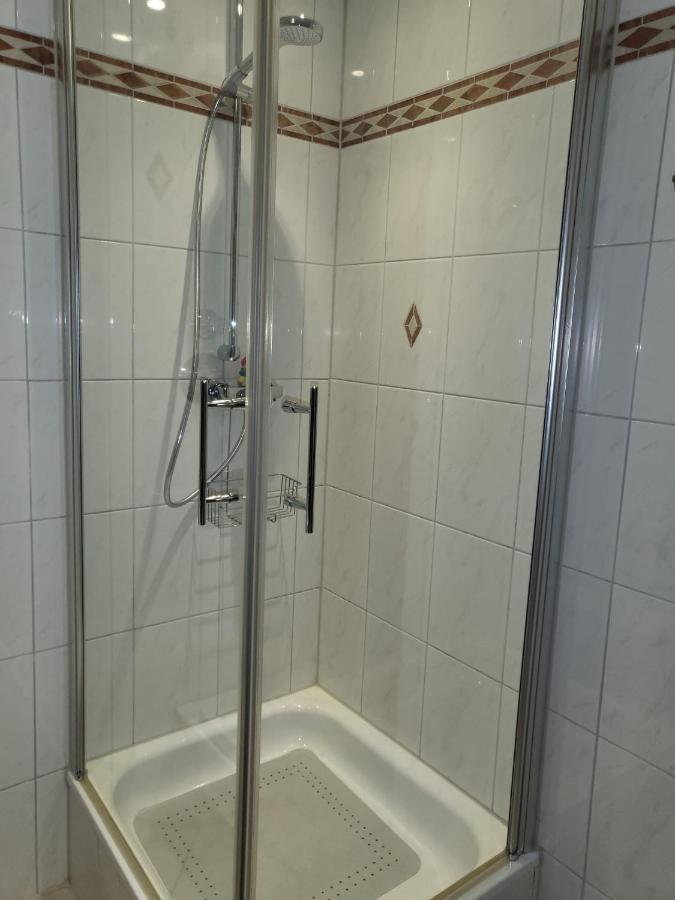 Tritt Ein Bring Glueck Herein - Exquisite 75 Qm - Messenaehe - Parkplatz - Flughafennaehe Dusseldorf Luaran gambar